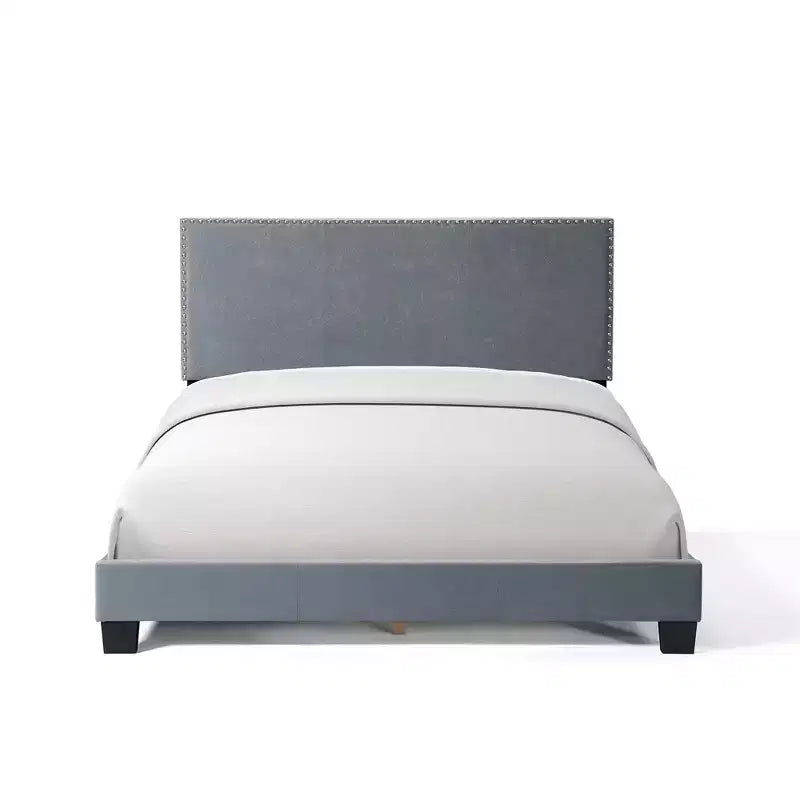 Cadre de lit de chambre principale Okak Queen/Full avec tête de lit capitonnée et garniture cloutée, lit plateforme moderne sans sommier tapissier requis