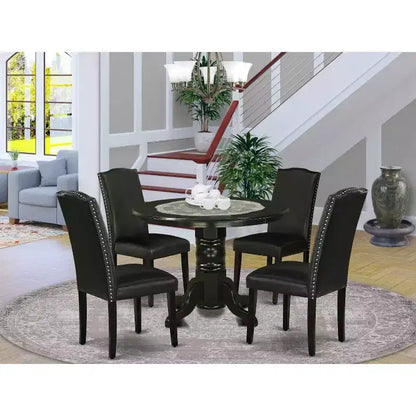 Ensemble de salle à manger HomeStock 5 pièces avec table ronde noire en bois massif et 4 chaises de salle à manger Parsons en similicuir noir, 4 places