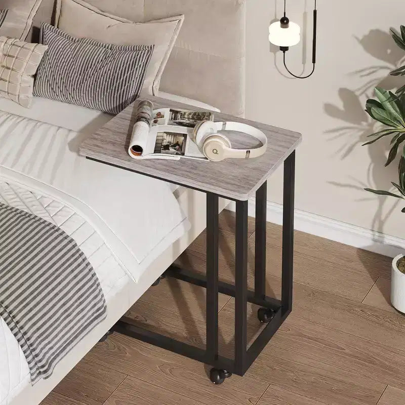 JIONJOY Table d'appoint en C à glisser sous le canapé/lit, roulettes portables/pieds réglables, peu encombrante pour salon et chambre à coucher