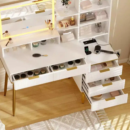 Coiffeuse moderne avec miroir LED et prises, table de maquillage à 5 tiroirs avec plateau en verre trempé et étagère de rangement pour chambre, blanc