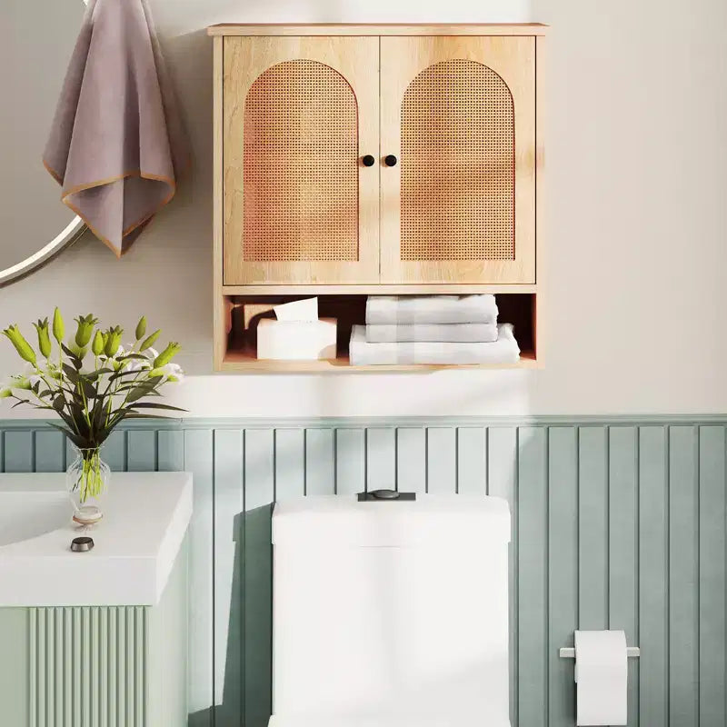 Meuble Haut de Salle de Bain Costway avec Étagères Réglables, Compartiment Ouvert et 2 Portes en Rotin PE, à Suspendre au-dessus des Toilettes, Meuble de Rangement Mural Naturel