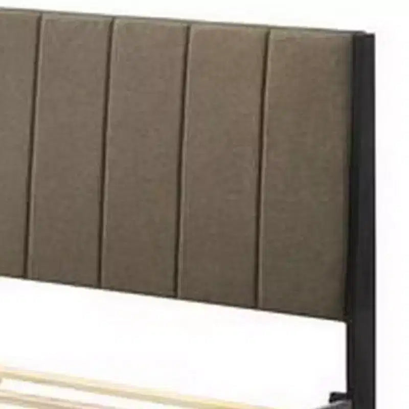 Lit plateforme Queen en bois Royal Hampton de 85 pouces, capitonnage à rainures, tissu marron taupe
