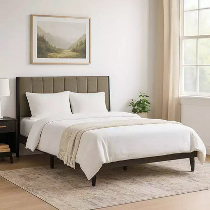 Lit plateforme Queen en bois Royal Hampton de 85 pouces, capitonnage à rainures, tissu marron taupe