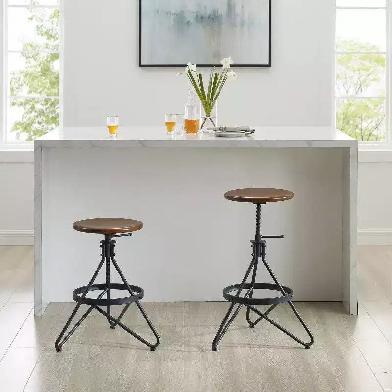 Lot de 2 tabourets de bar pivotants à hauteur réglable Kalen Crosley brun/noir mat : cadre en acier, style industriel-ferme