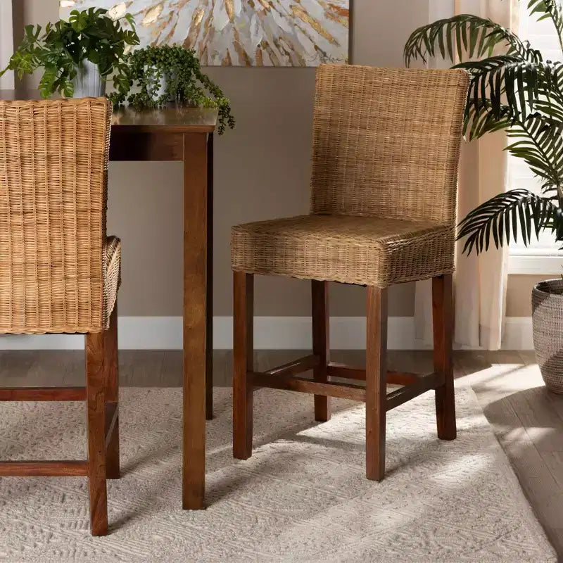 Tabouret de bar hauteur comptoir Racquel en rotin naturel et bois d'acajou, brun noyer - bali & pari