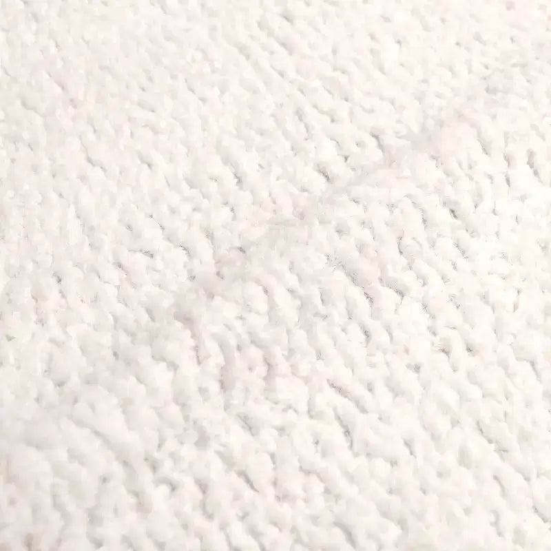 Chaise de salle à manger moderne Geller en peau de mouton naturelle - Threshold™ : Sans accoudoirs, cadre en frêne, rembourrée, capacité de 113 kg