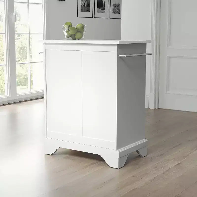 Lafayette, îlot de cuisine/chariot portable en pierre, blanc - Crosley : Cadre en MDF, surface en pierre, barre porte-serviettes, roulettes, 2 portes