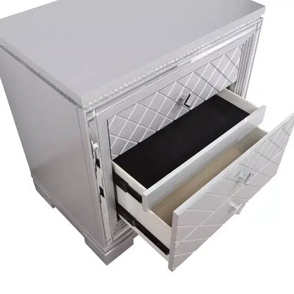 Ensemble de chambre Tenaya 6 pièces pour très grand lit californien, argent/gris - HOMES: Inside + Out : Design glamour, garnitures miroir, capitonnage à boutons