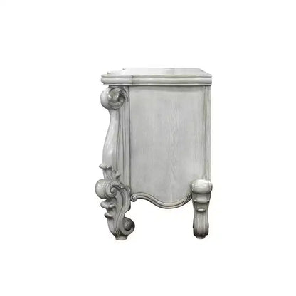 Coiffeuse Versailles 67 po Blanc cassé - Acme Furniture : d'inspiration européenne, 7 tiroirs, sans miroir