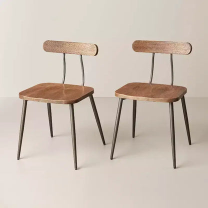 Lot de 2 chaises de salle à manger industrielles en bois et acier - Chêne vieilli/Noir - Hearth & Hand™ avec Magnolia : Pieds en métal élégants