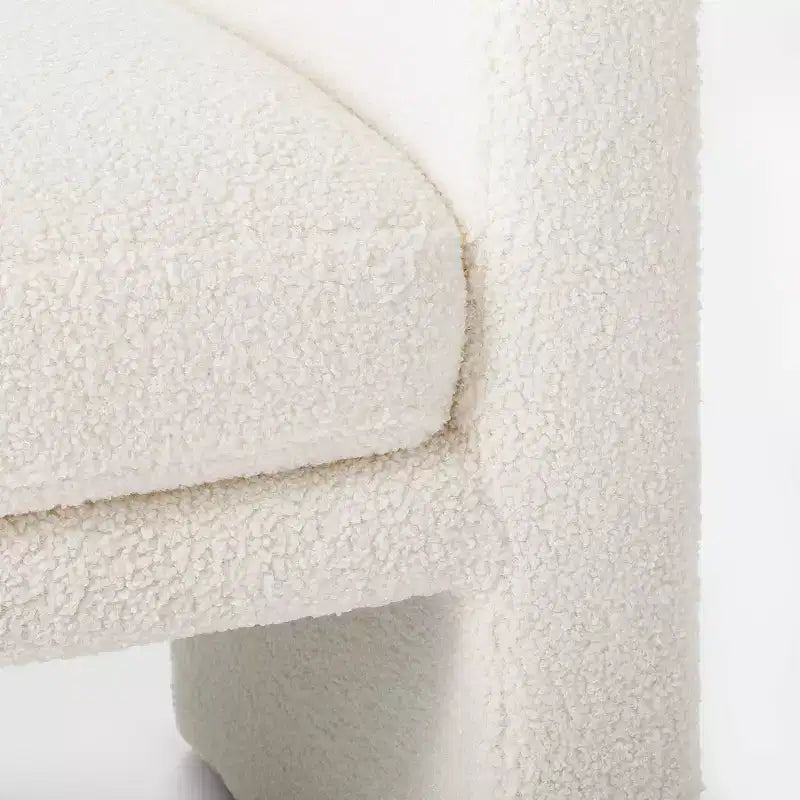 Vernon Ottoman - Threshold conçu en collaboration avec Studio McGee