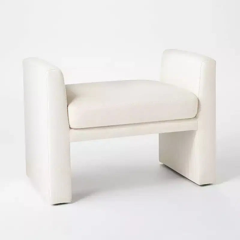 Vernon Ottoman - Threshold conçu en collaboration avec Studio McGee