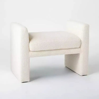 Vernon Ottoman - Threshold conçu en collaboration avec Studio McGee