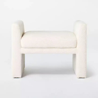 Vernon Ottoman - Threshold conçu en collaboration avec Studio McGee