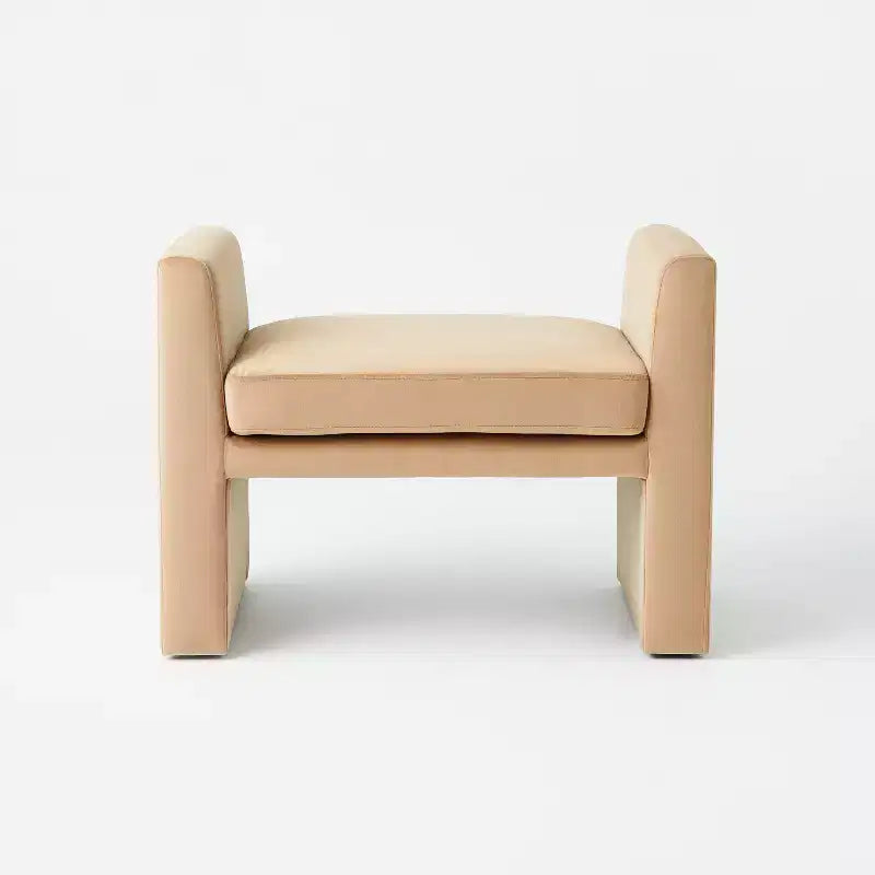 Vernon Ottoman - Threshold conçu en collaboration avec Studio McGee