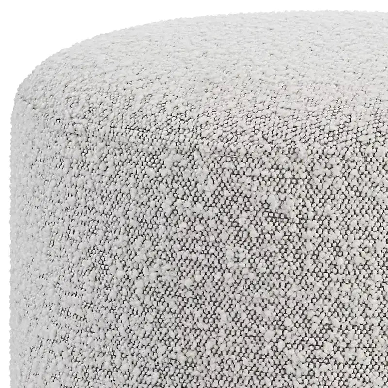 Pouf Avila Uttermost en tissu gris et blanc avec base en bois