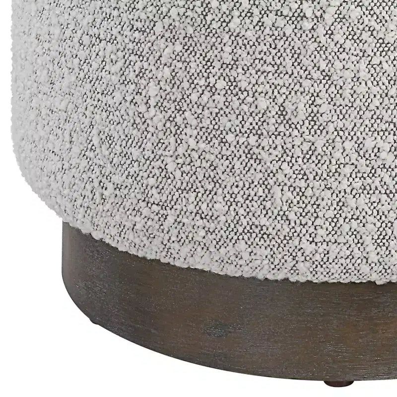 Pouf Avila Uttermost en tissu gris et blanc avec base en bois