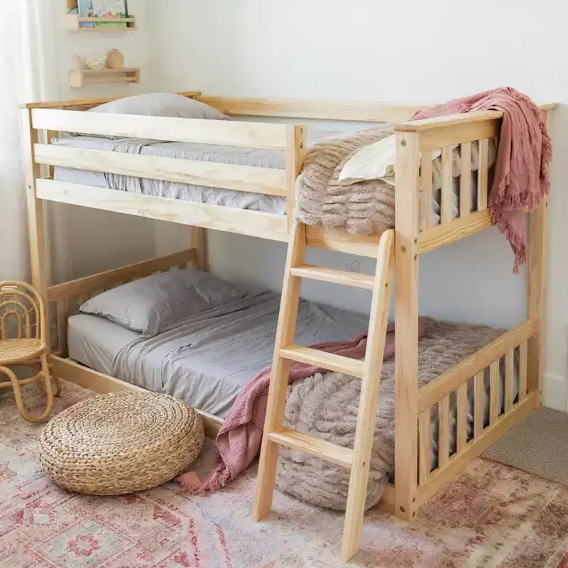 Lit superposé Max & Lily pour enfants, lit superposé bas en bois massif avec échelle pour petite chambre