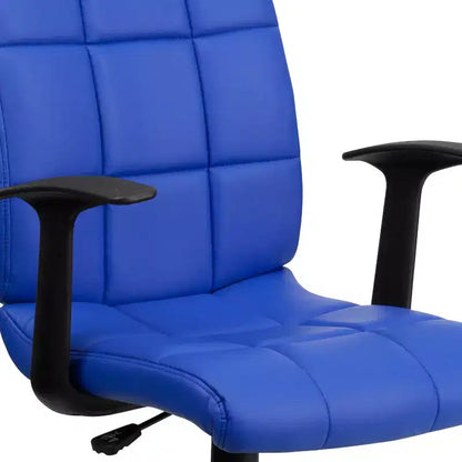 Chaise de bureau pivotante Emma et Oliver en vinyle matelassé mi-hauteur avec accoudoirs
