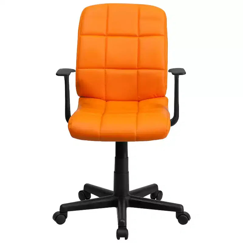 Chaise de bureau pivotante Emma et Oliver en vinyle matelassé mi-hauteur avec accoudoirs