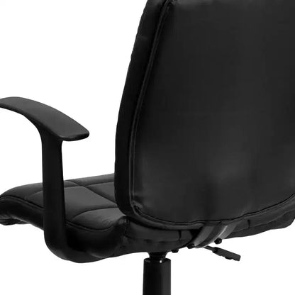 Chaise de bureau pivotante Emma et Oliver en vinyle matelassé mi-hauteur avec accoudoirs