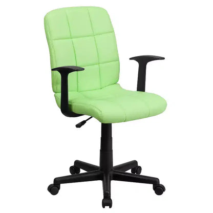 Chaise de bureau pivotante Emma et Oliver en vinyle matelassé mi-hauteur avec accoudoirs
