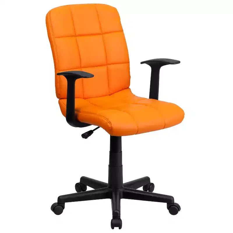 Chaise de bureau pivotante Emma et Oliver en vinyle matelassé mi-hauteur avec accoudoirs