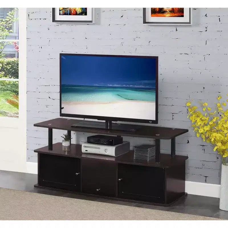 Meuble TV Designs2Go pour téléviseurs jusqu'à 50 pouces avec 3 placards de rangement et une étagère - Breighton Home