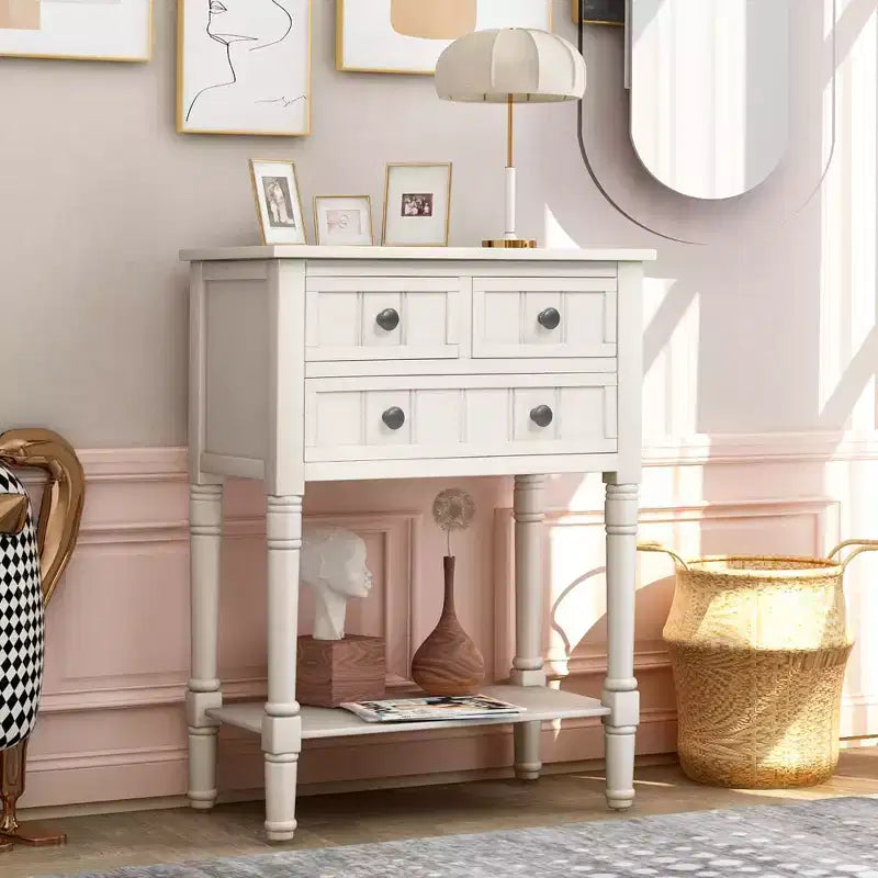 Console ModernLuxe avec trois tiroirs de rangement et une étagère inférieure