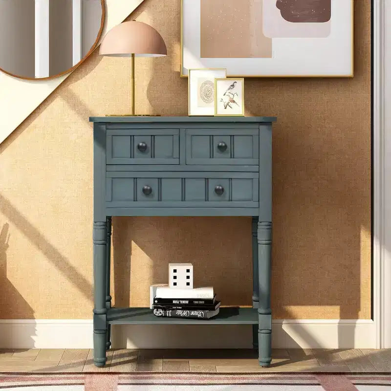 Console ModernLuxe avec trois tiroirs de rangement et une étagère inférieure