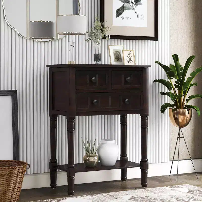 Console ModernLuxe avec trois tiroirs de rangement et une étagère inférieure