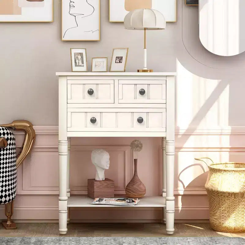 Console ModernLuxe avec trois tiroirs de rangement et une étagère inférieure