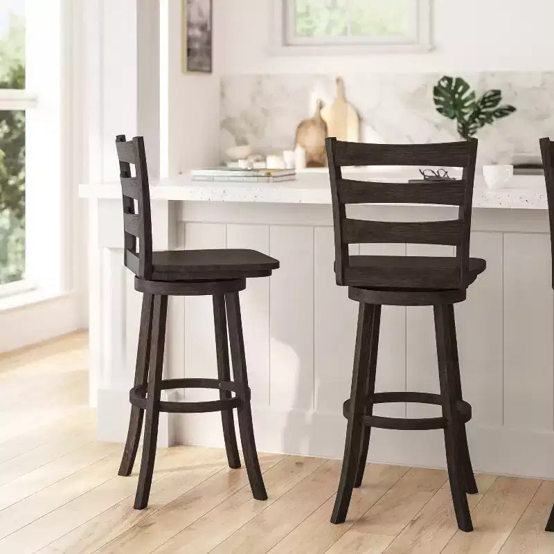 Tabouret pivotant classique en bois à dossier échelle de qualité commerciale Merrick Lane avec siège et repose-pieds en bois massif