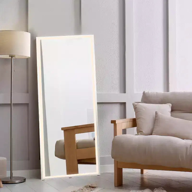 Soraya 65 x 22 Miroir pleine longueur sans cadre en aluminium antibuée, avec prise/câblage, éclairage frontal LED tricolore, sur pied/à suspendre avec commande tactile - JONATHAN Y