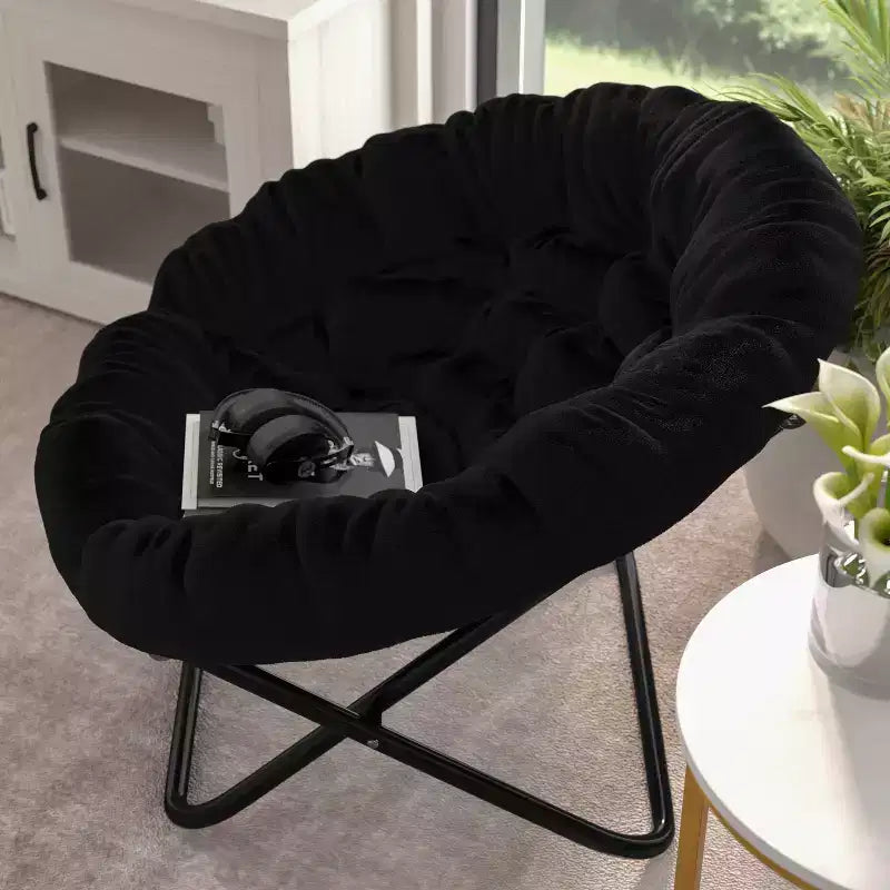 Chaise soucoupe pliante surdimensionnée Emma et Oliver avec coussin confortable en fausse fourrure et cadre en métal pour dortoirs, chambres, appartements et plus encore