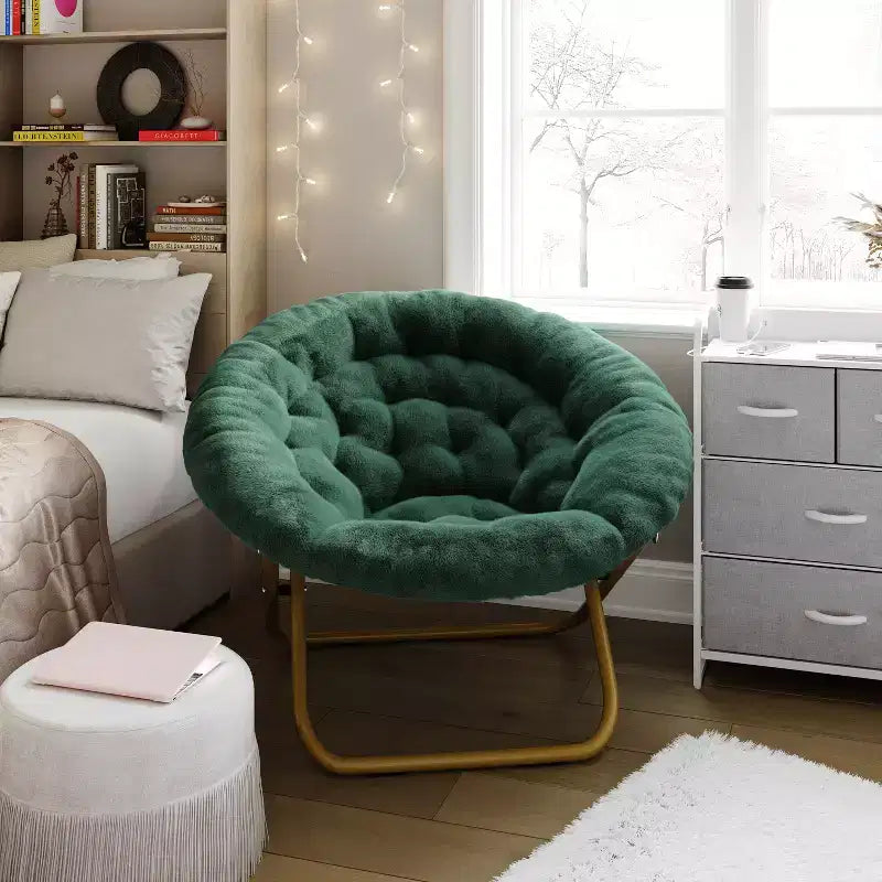 Chaise soucoupe pliante surdimensionnée Emma et Oliver avec coussin confortable en fausse fourrure et cadre en métal pour dortoirs, chambres, appartements et plus encore