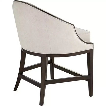 Tabouret de bar Jasper Truffle Wood 55 Downing Street, marron, hauteur 63,5 cm, coussin en tissu moderne couleur avoine avec dossier et repose-pieds pour îlot de cuisine hauteur comptoir