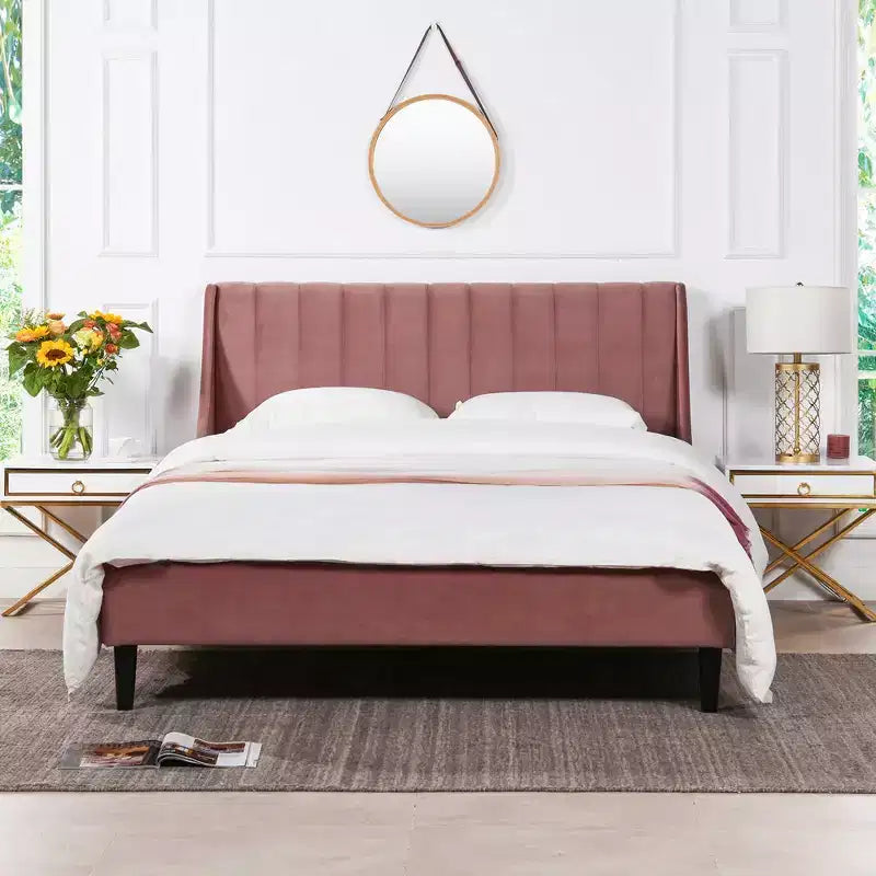 Ensemble de lit plateforme Sandy Wilson Home Aspen avec tête de lit capitonnée verticale, grand lit