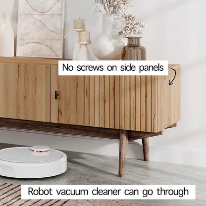 Meuble TV marron — Accueille les téléviseurs jusqu'à 65 pouces, avec un design à lattes et des pieds en bois massif.