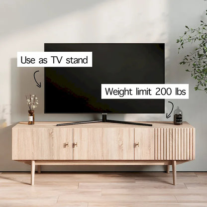 Meuble TV marron — Accueille les téléviseurs jusqu'à 65 pouces, avec un design à lattes et des pieds en bois massif.